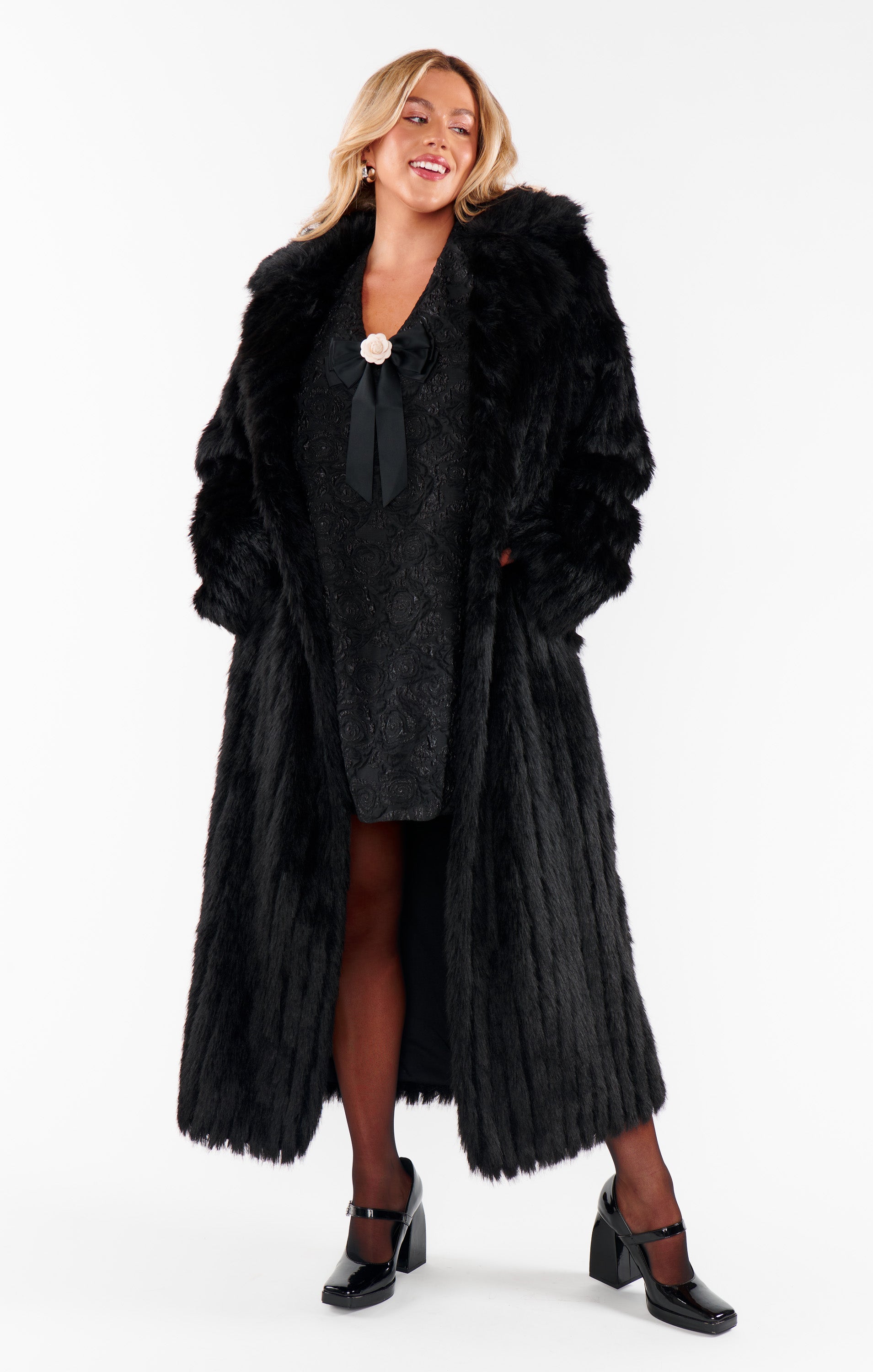 Black Faux Fur Plaza Coat for Women – Luxurious Winter Outerwear