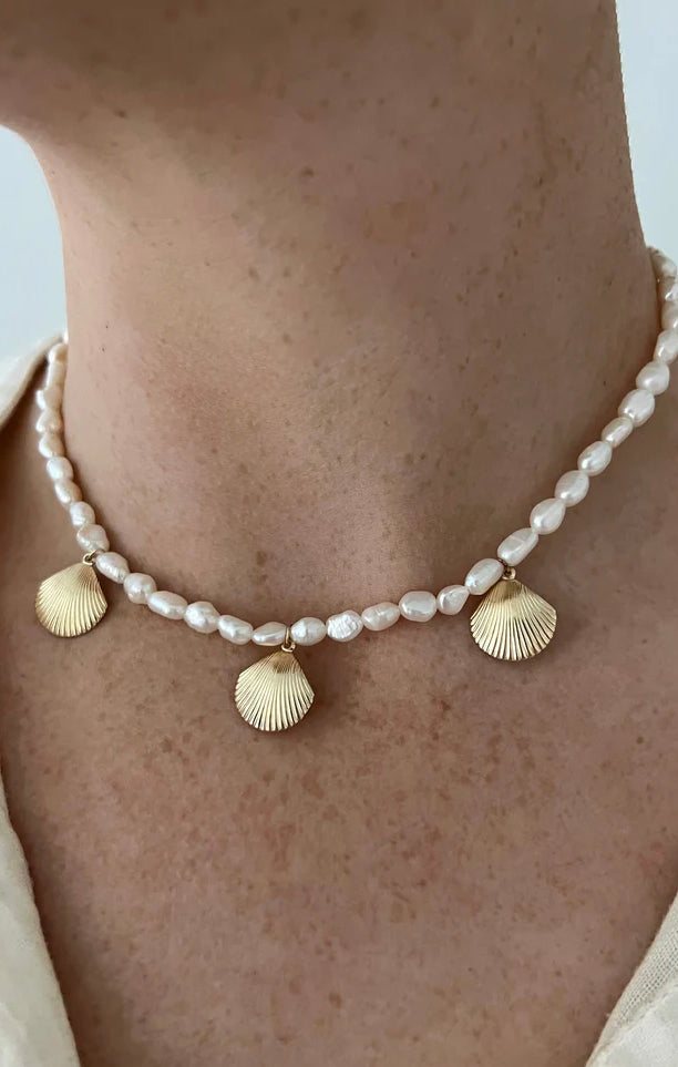 ALV Jewels Gold Shell Pearl Necklace with Freshwater Pearls