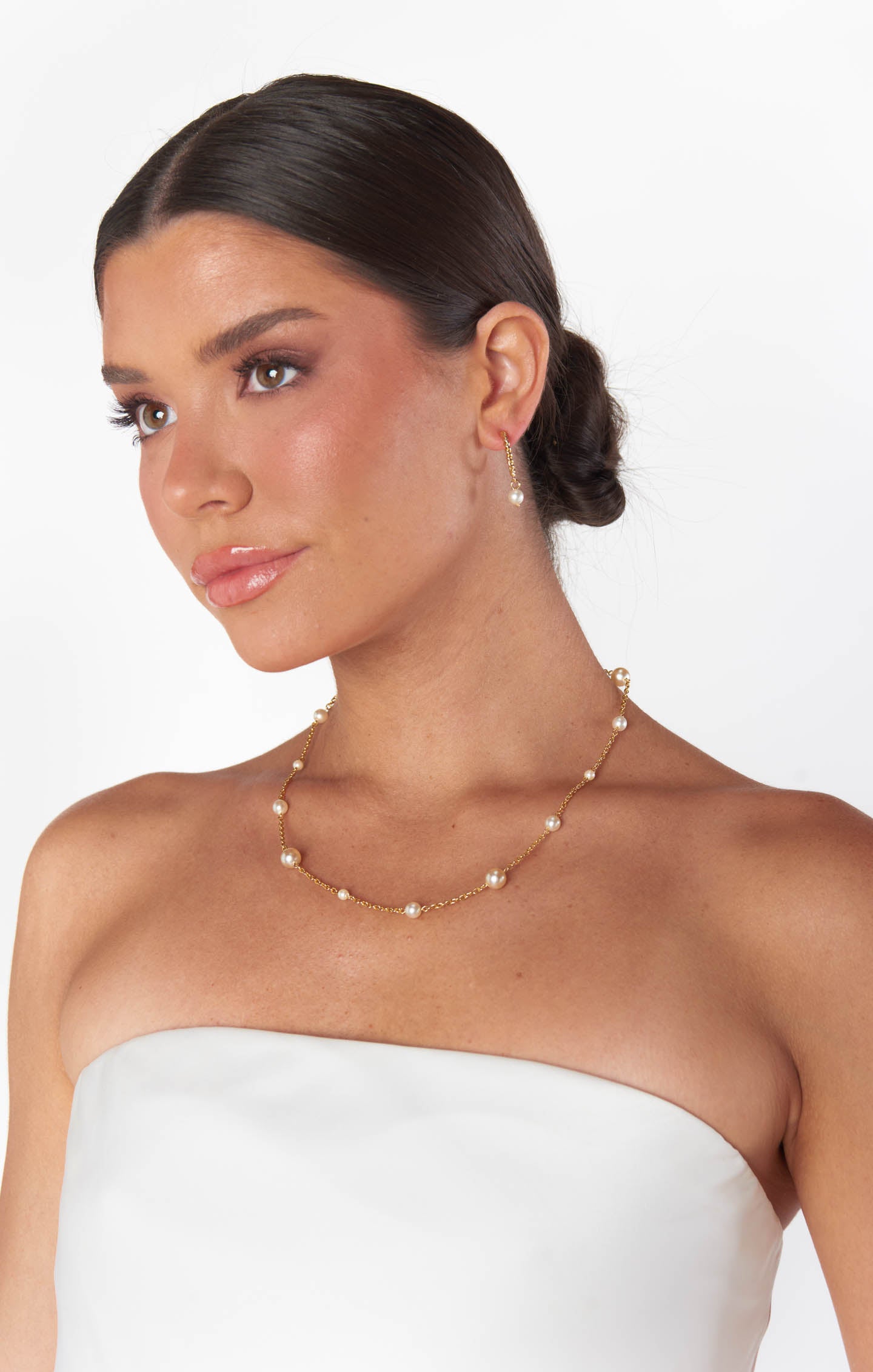 Faithy Jewels Dainty Pearl Necklace in Gold