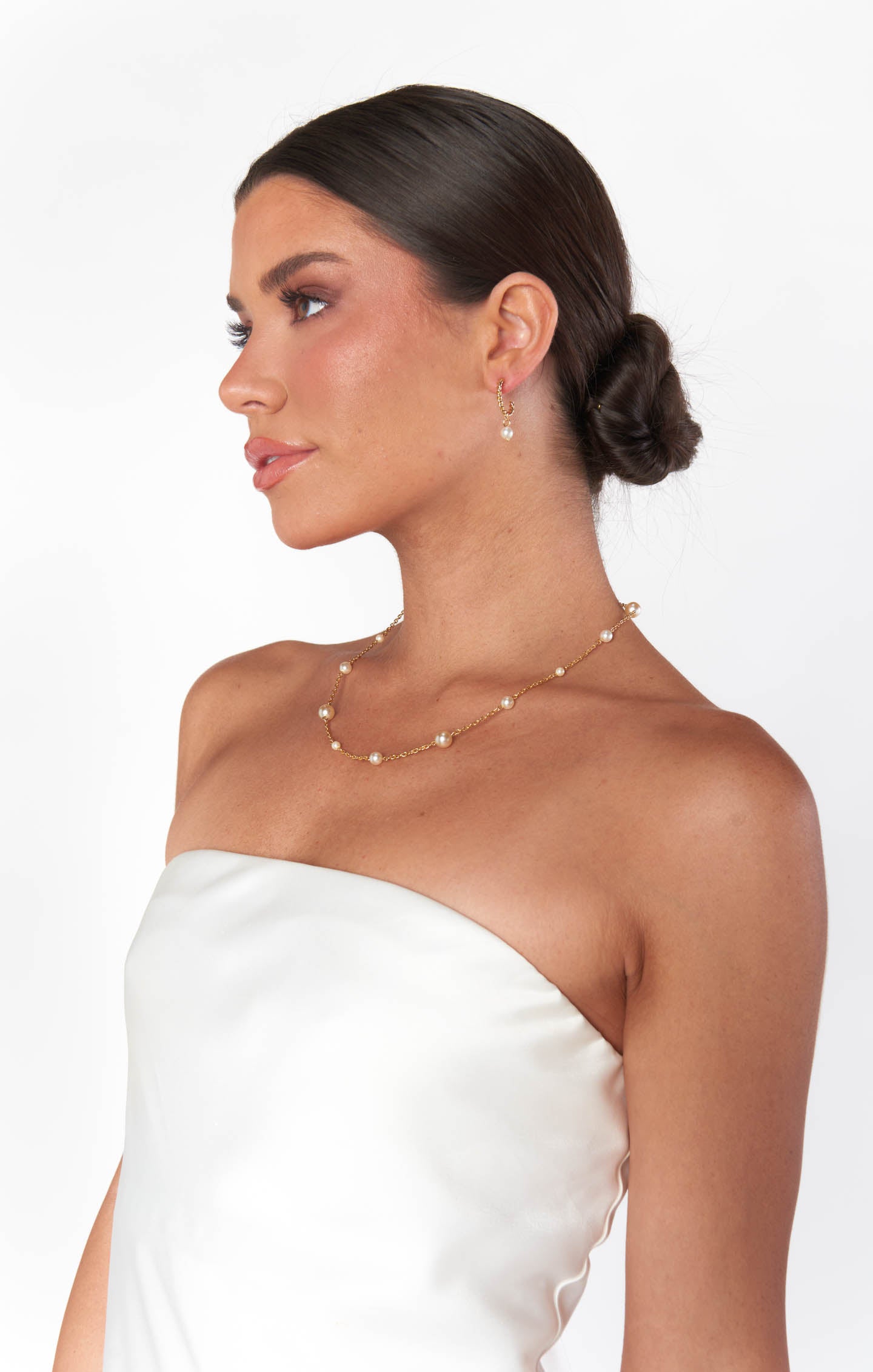 Faithy Jewels Dainty Pearl Necklace in Gold