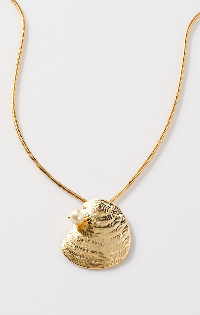 Faithy Jewels Gold Oyster Pendant Necklace for Sea Lovers