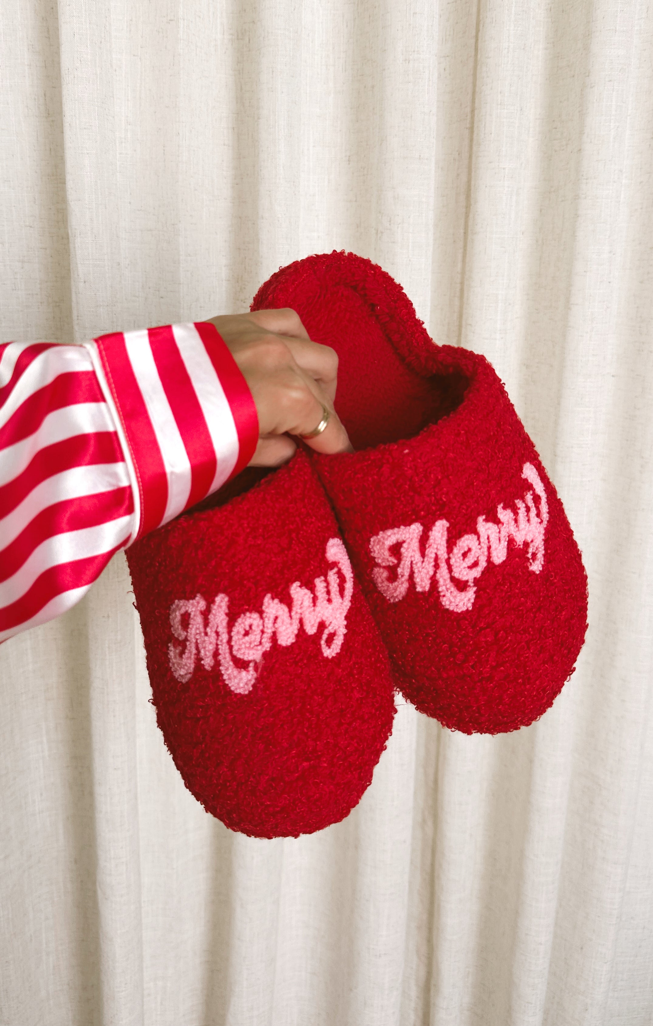 Red Merry Slippers - Cozy Sherpa-Lined Holiday House Shoes