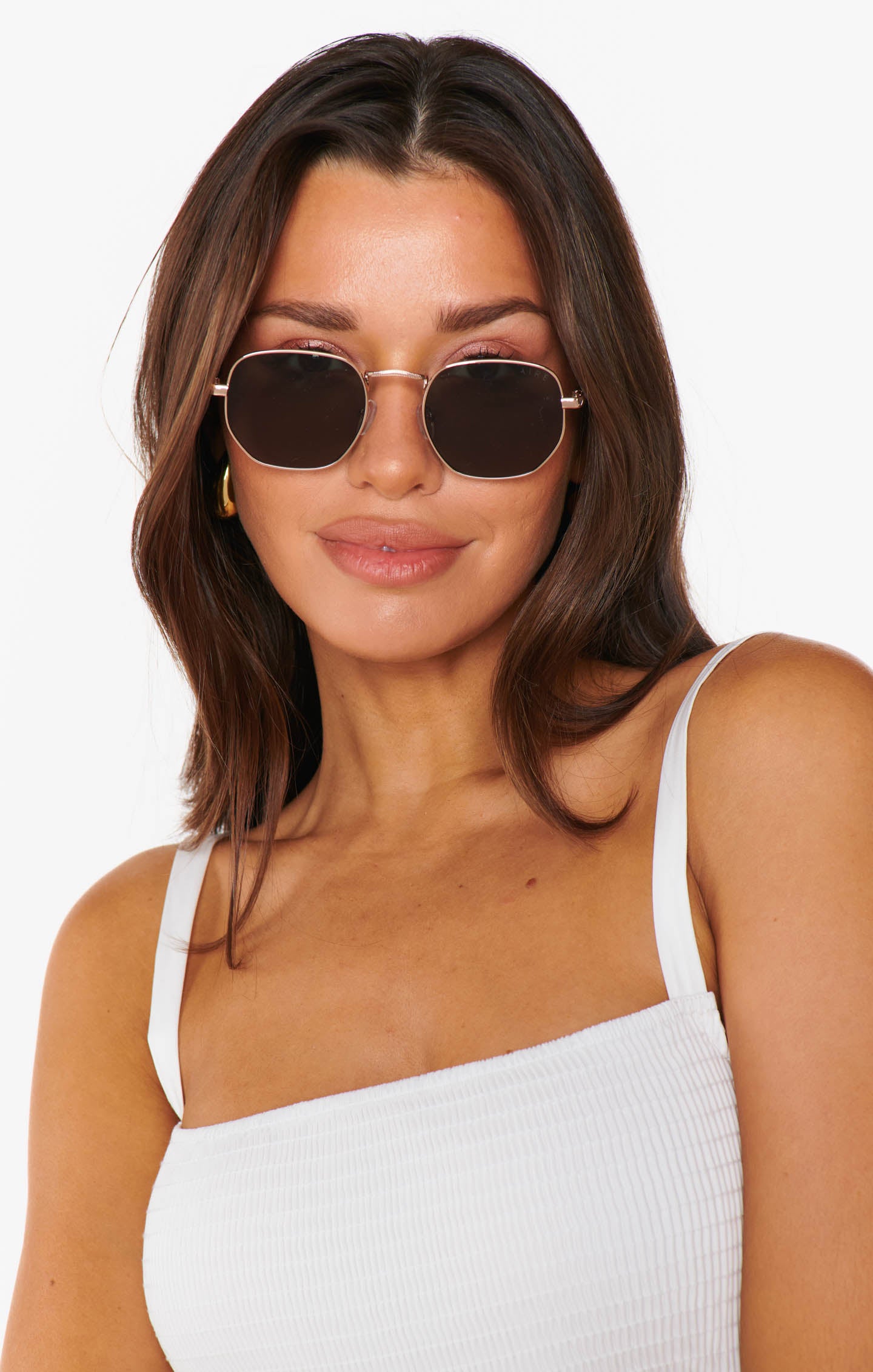 Aire Sagitta Retro Gold Green Round Sunglasses for Everyday Wear