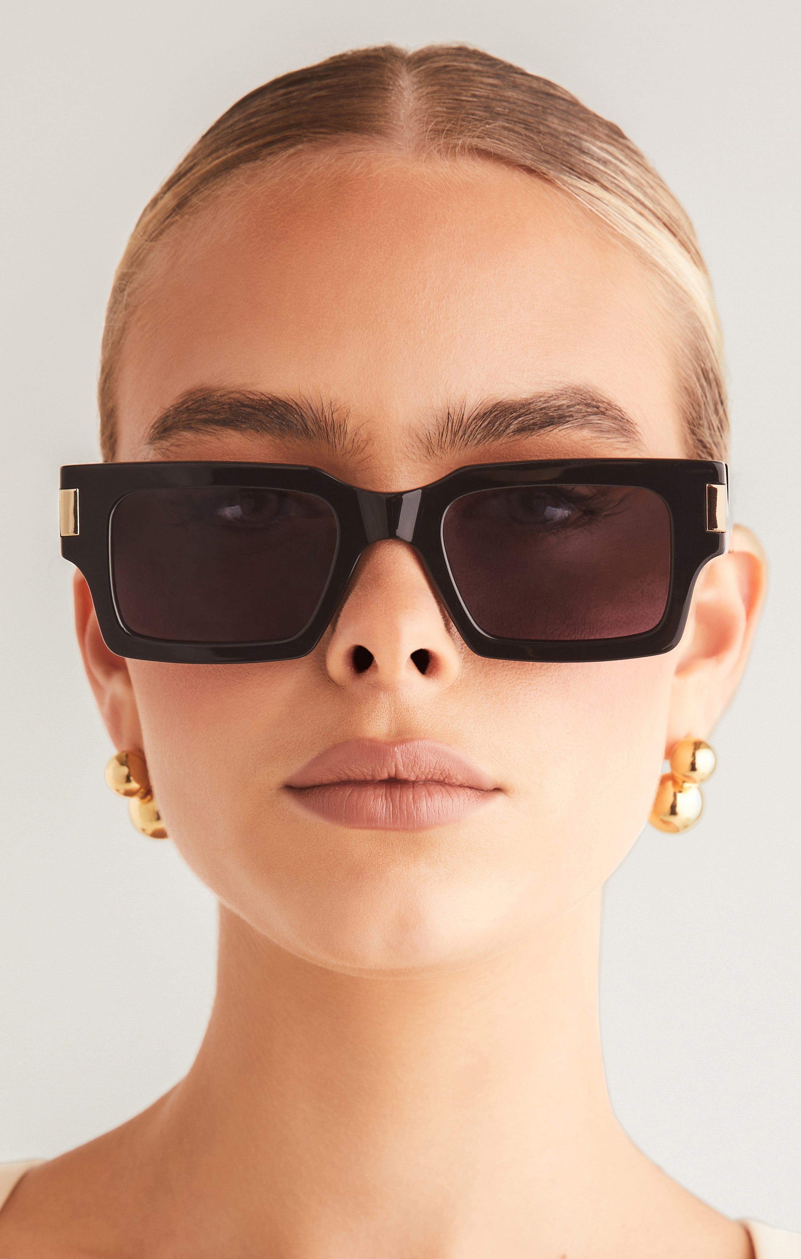 Banbè Sara Black Chunky Square Sunglasses