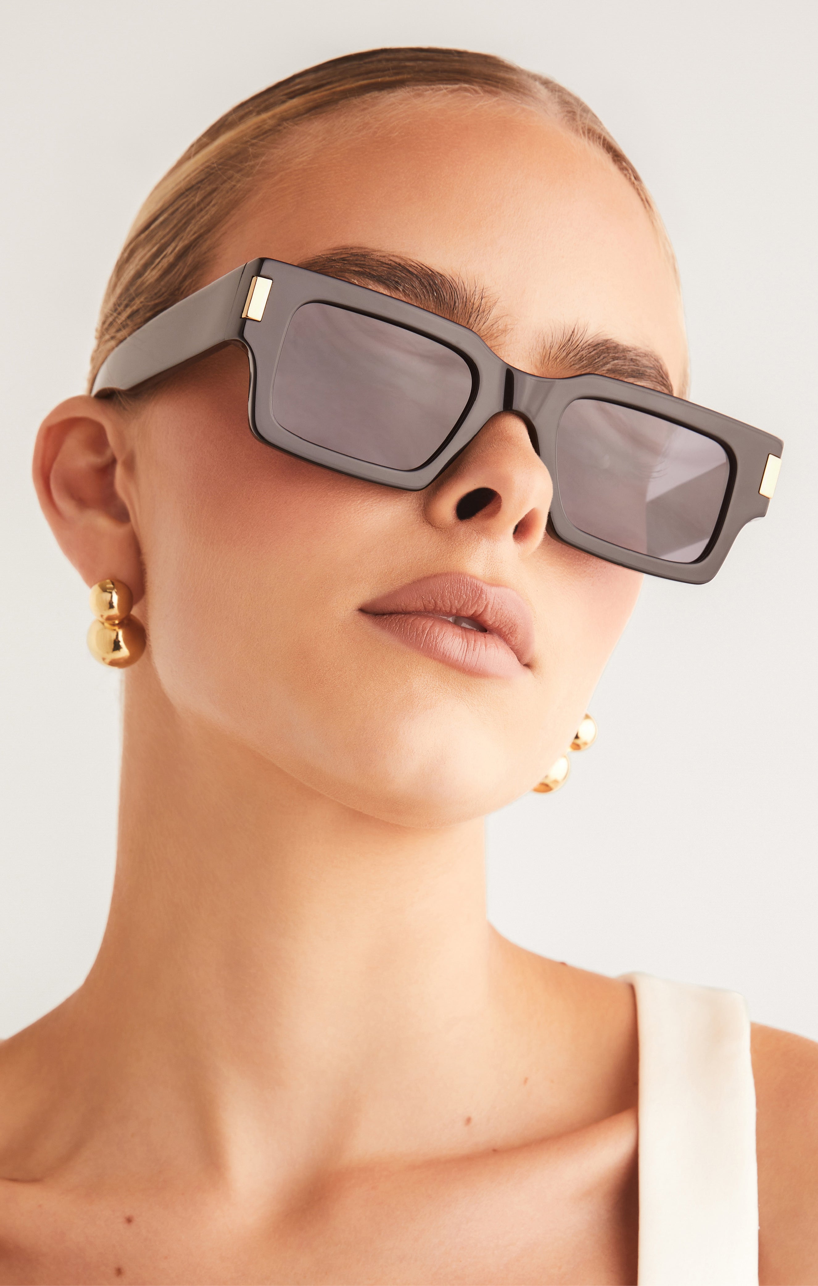 Banbè Sara Black Chunky Square Sunglasses