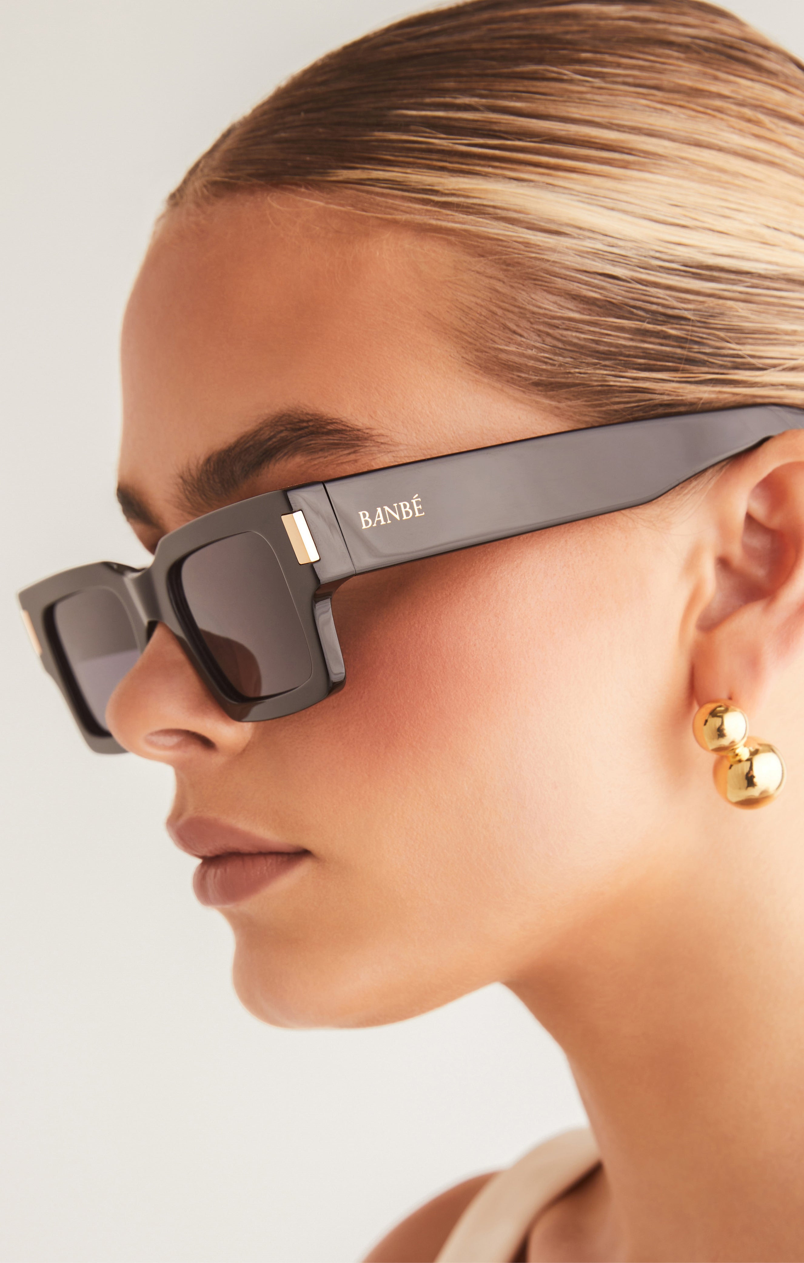 Banbè Sara Black Chunky Square Sunglasses