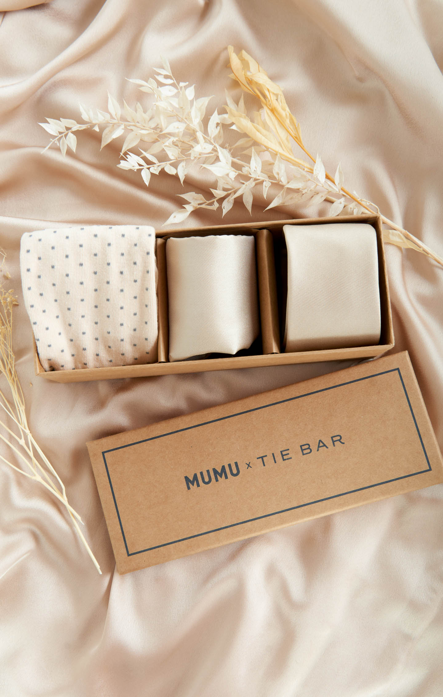 Groomsmen Gift Box by Mumu Weddings - Champagne Tie & Accessories Set